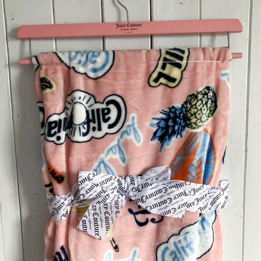 Juicy Couture Soft Blanket/Throw - Picture 2 of 3